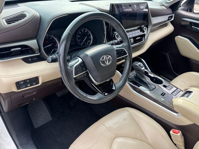 used 2020 Toyota Highlander car, priced at $29,995