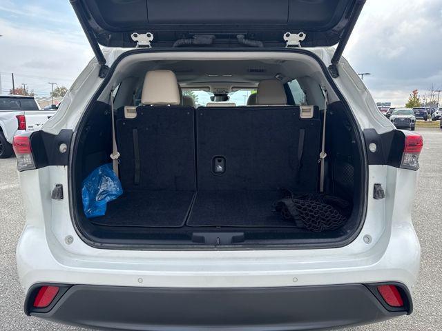 used 2020 Toyota Highlander car, priced at $29,995