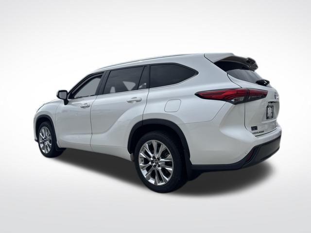 used 2020 Toyota Highlander car, priced at $29,995