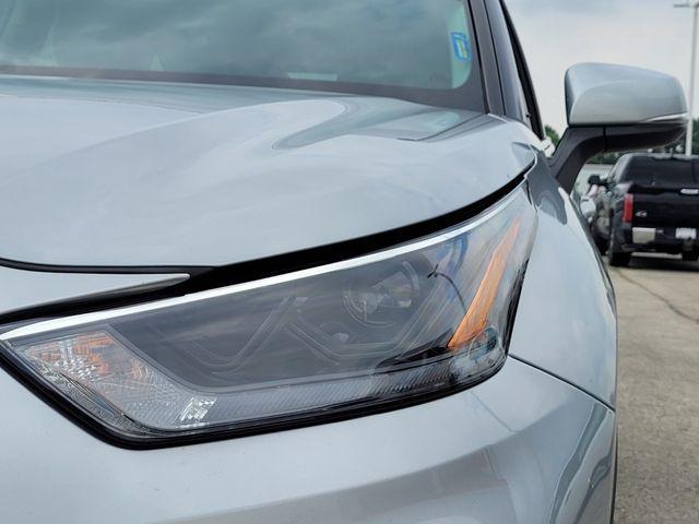 used 2022 Toyota Highlander car, priced at $37,995