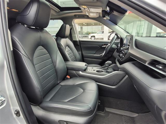 used 2022 Toyota Highlander car, priced at $38,759