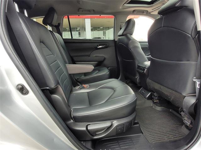 used 2022 Toyota Highlander car, priced at $38,759