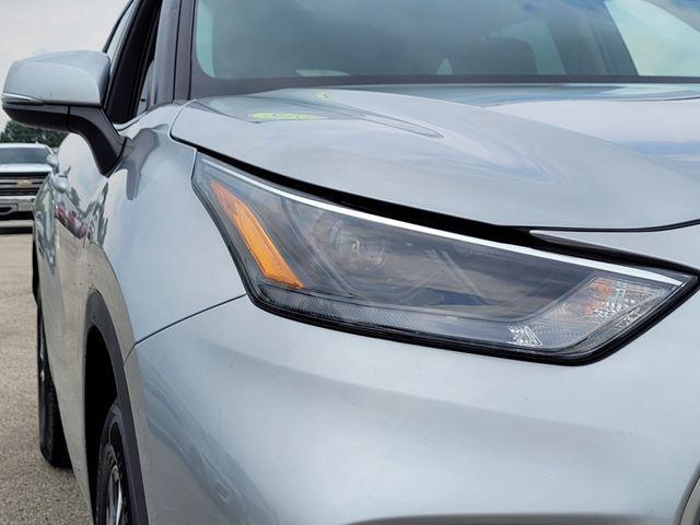 used 2022 Toyota Highlander car, priced at $37,995