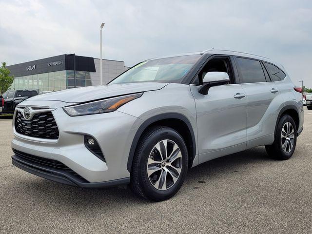 used 2022 Toyota Highlander car, priced at $37,995