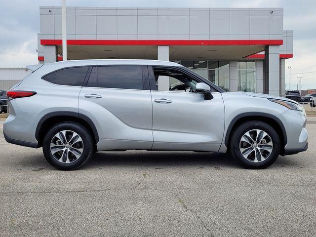 used 2022 Toyota Highlander car, priced at $37,995