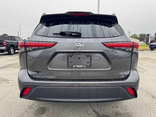 used 2023 Toyota Highlander car, priced at $32,995