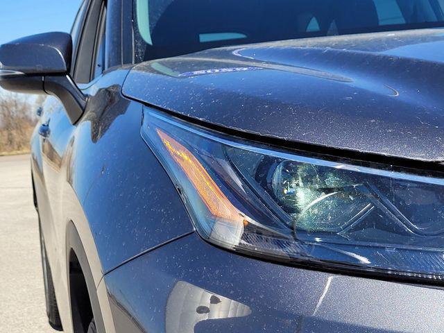 used 2023 Toyota Highlander car, priced at $32,995