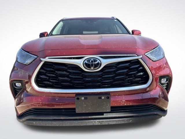 used 2024 Toyota Highlander car, priced at $41,995