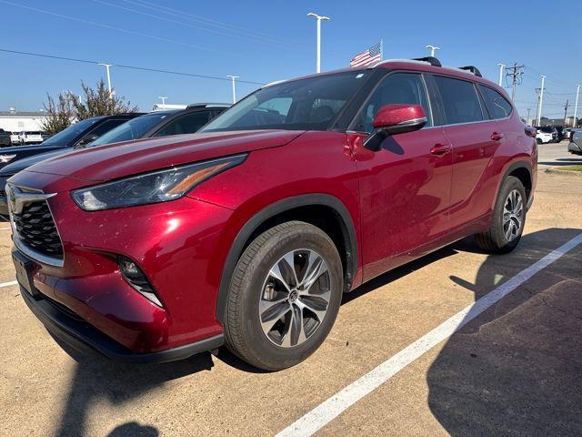 used 2024 Toyota Highlander car, priced at $41,995