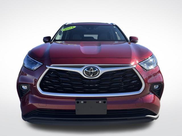 used 2024 Toyota Highlander car, priced at $41,995