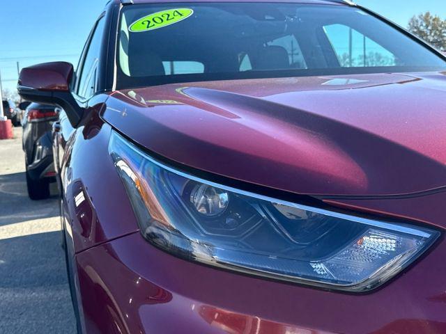 used 2024 Toyota Highlander car, priced at $41,995