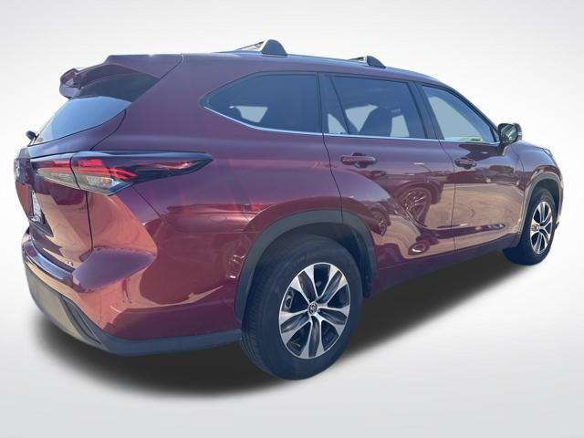 used 2024 Toyota Highlander car, priced at $41,995