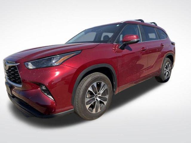used 2024 Toyota Highlander car, priced at $41,995