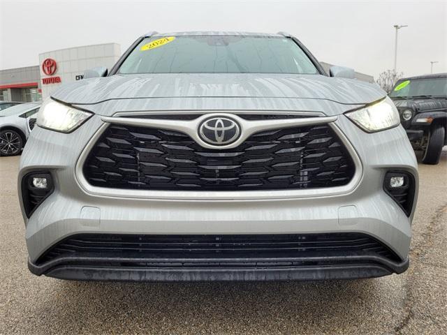 used 2024 Toyota Highlander car, priced at $46,113