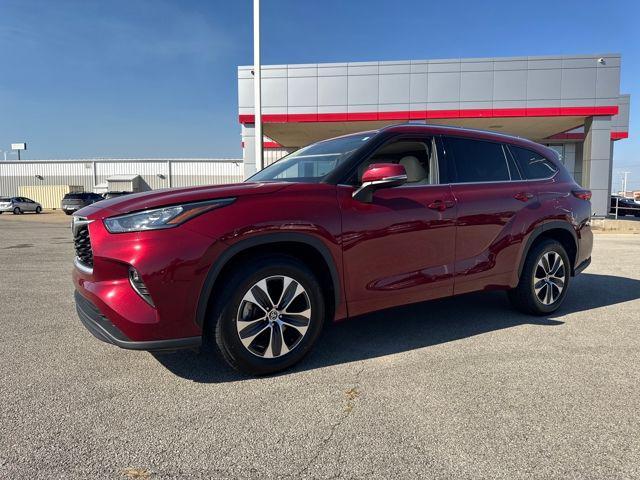 used 2020 Toyota Highlander car, priced at $32,495