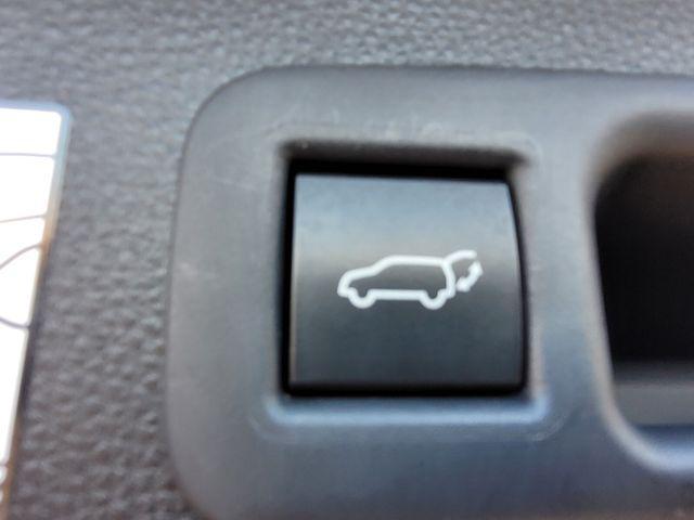 used 2022 Toyota Highlander car, priced at $41,995