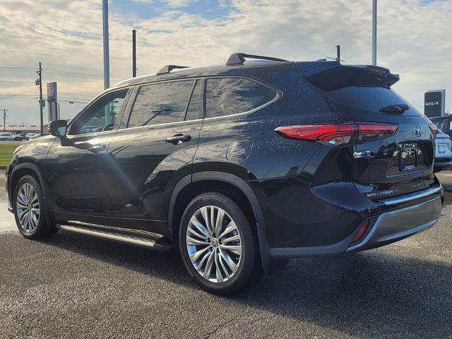 used 2022 Toyota Highlander car, priced at $41,995