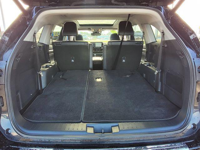 used 2022 Toyota Highlander car, priced at $41,995