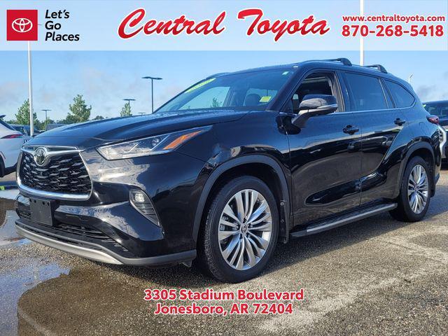 used 2022 Toyota Highlander car, priced at $41,995