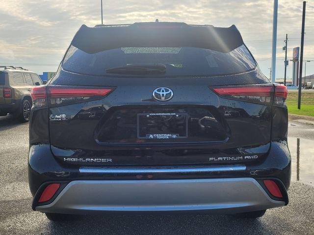 used 2022 Toyota Highlander car, priced at $41,995