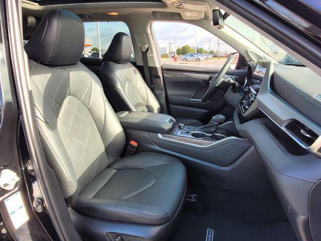 used 2022 Toyota Highlander car, priced at $41,995