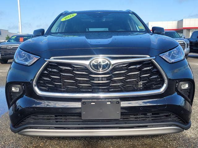 used 2022 Toyota Highlander car, priced at $41,995
