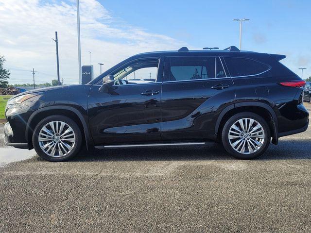 used 2022 Toyota Highlander car, priced at $41,995
