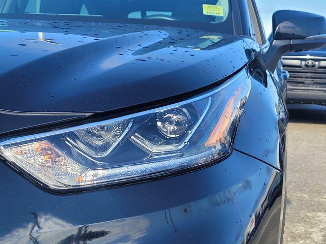 used 2022 Toyota Highlander car, priced at $41,995
