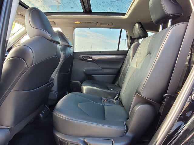 used 2022 Toyota Highlander car, priced at $41,995