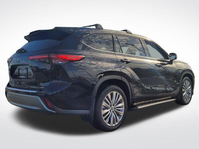 used 2022 Toyota Highlander car, priced at $39,995