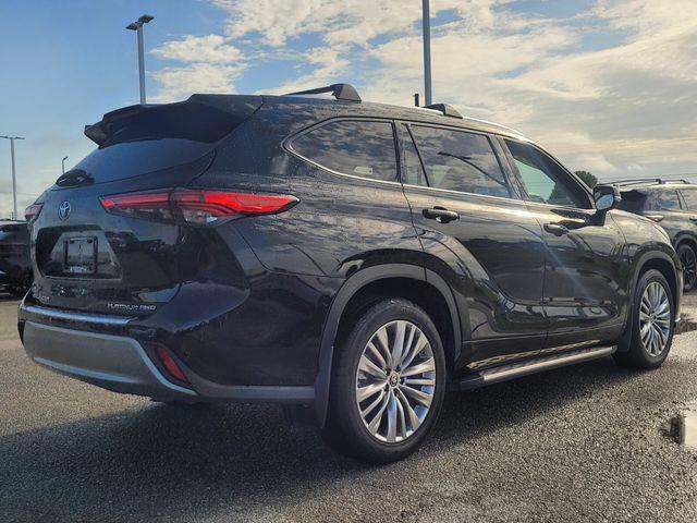 used 2022 Toyota Highlander car, priced at $41,995