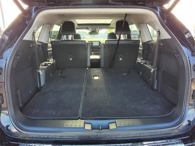 used 2022 Toyota Highlander car, priced at $42,595