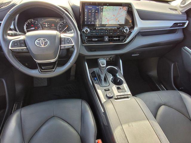 used 2022 Toyota Highlander car, priced at $41,995