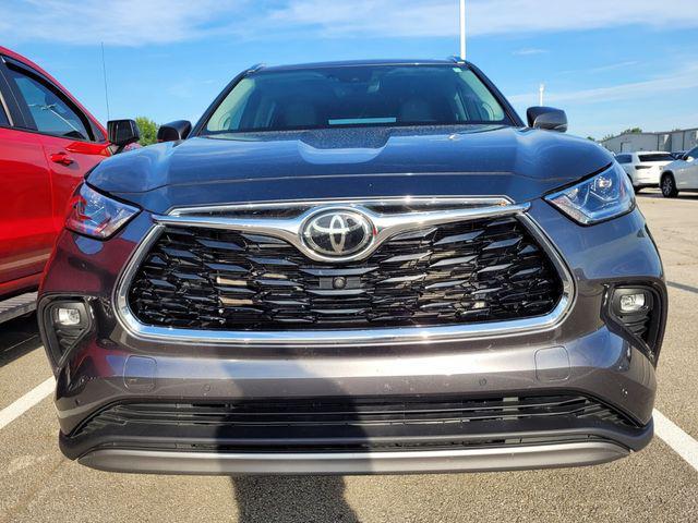 used 2022 Toyota Highlander car, priced at $42,967