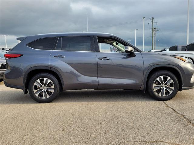 used 2020 Toyota Highlander car, priced at $26,900