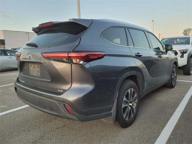 used 2020 Toyota Highlander car, priced at $26,900