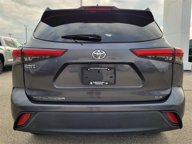used 2020 Toyota Highlander car, priced at $26,900