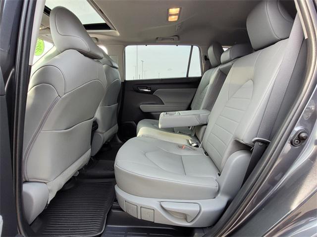 used 2020 Toyota Highlander car, priced at $26,900