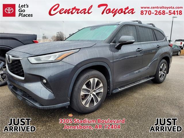 used 2020 Toyota Highlander car, priced at $30,278