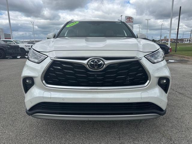 used 2021 Toyota Highlander car, priced at $35,995