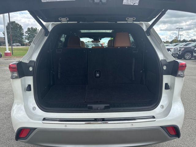 used 2021 Toyota Highlander car, priced at $35,995