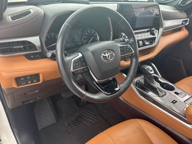 used 2021 Toyota Highlander car, priced at $35,995