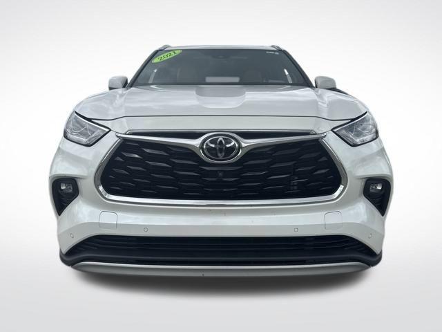 used 2021 Toyota Highlander car, priced at $34,995