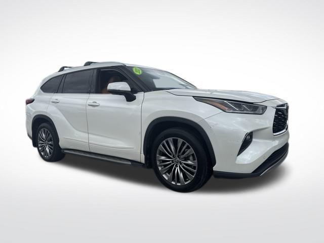 used 2021 Toyota Highlander car, priced at $34,995