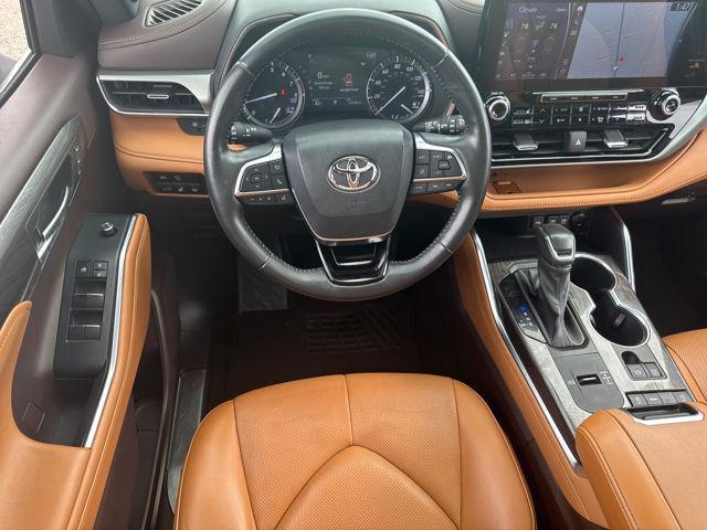 used 2021 Toyota Highlander car, priced at $35,995
