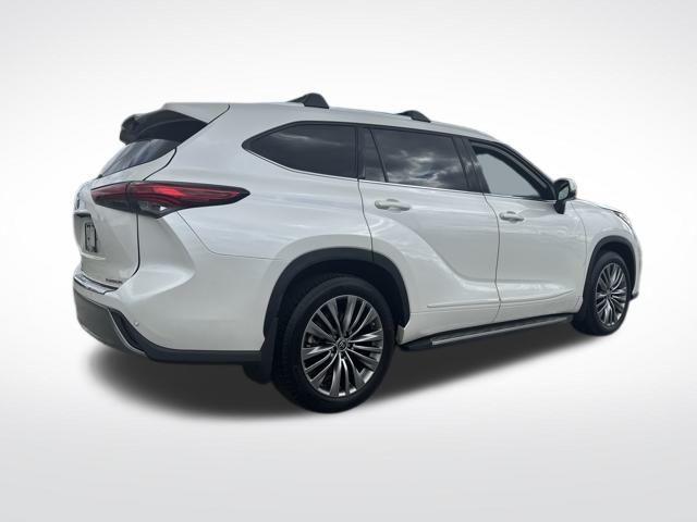 used 2021 Toyota Highlander car, priced at $34,995