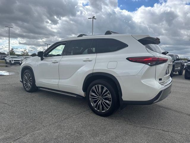 used 2021 Toyota Highlander car, priced at $35,995