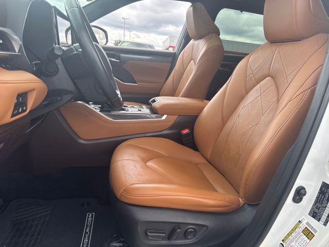 used 2021 Toyota Highlander car, priced at $35,995