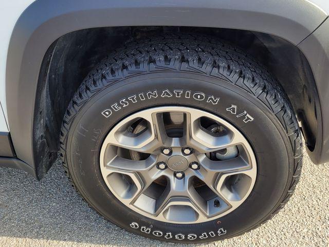 used 2022 Jeep Cherokee car, priced at $25,886