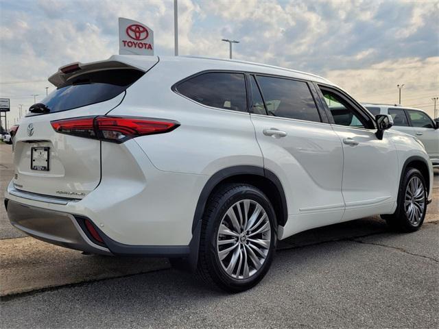 used 2021 Toyota Highlander car, priced at $40,995